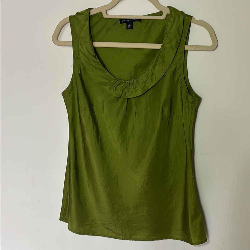 Banana Republic Green Fitted Ruffled 100% Silk Tank Top